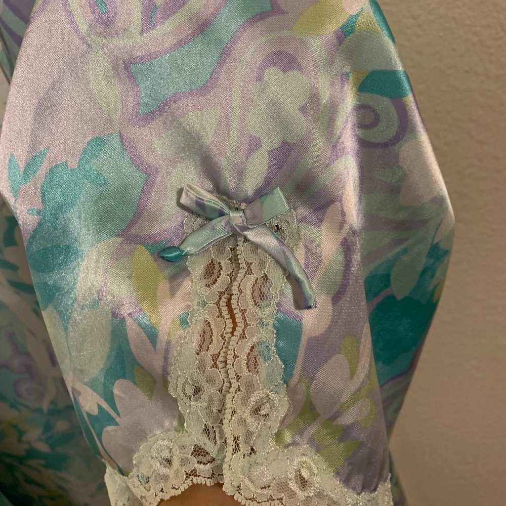 Vintage Robe - Picture 2 of 2